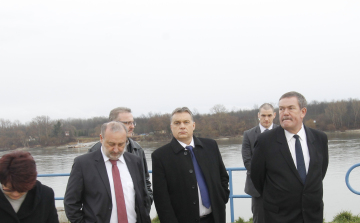 Miniszterelnöki látogatás Ercsiben