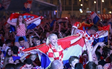 A horvát labdarúgók jótékonykodása - kérik, a politikusok kerüljék őket