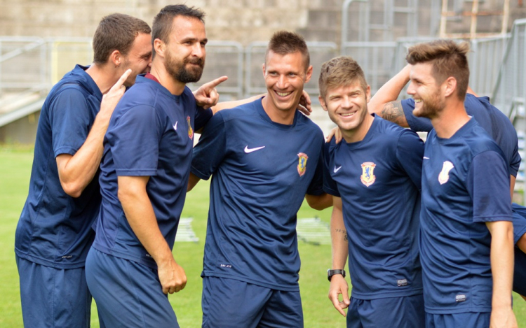 Futball: Vereség vereség hátán