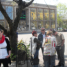 Együtt 2014 kampány-körút  a bejáratnál Gombossal