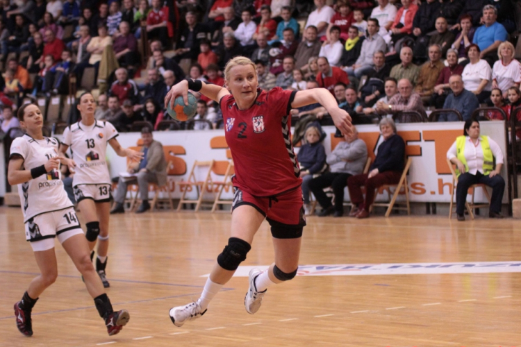 Siófokot padlóra küldték a lányok -képekkel