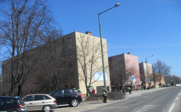 Áprilisban kátyúzás