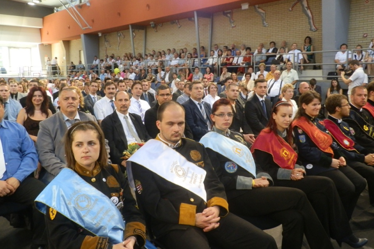 Meghúzták a ponthatárt- bajban a főiskolánk is