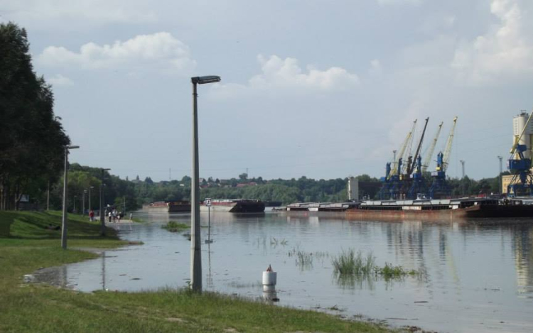Bevetik a tűzoltókat is