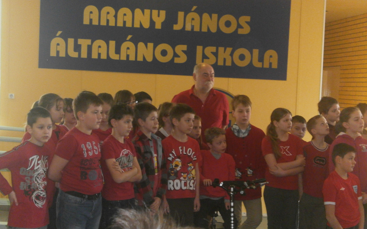 A pirosba öltözött az Arany