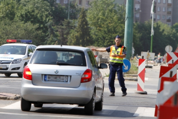 50 éves távhővezetéket cserélnek a Vasmű úton