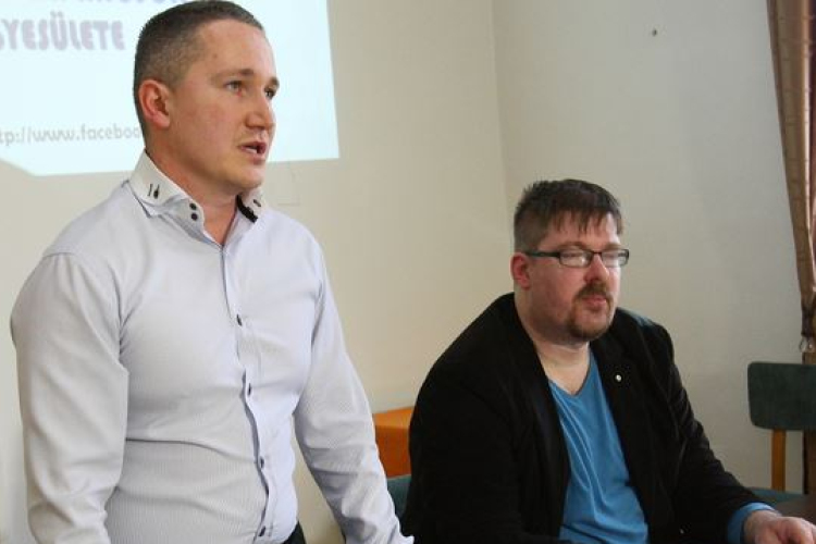 Kerékpárosok egymásért