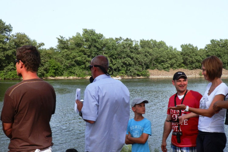 Motorcsónak két napon keresztül