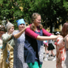 Nyolcadikos diákok bolondballagása