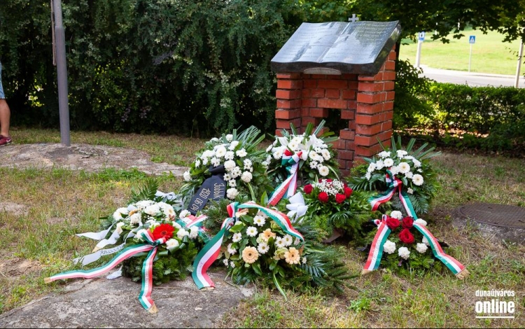 Nemzeti Összetartozás Napja - Trianoni Emléknap Dunaújvárosban