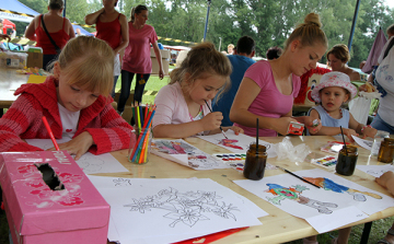 Mosolygós, boldog gyereknap