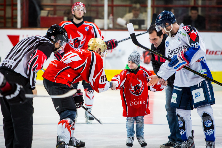Vezetnek az Acélbikák a döntőben