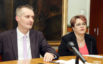 Pünkösdre pénz  jött a nyugdíjasoknak