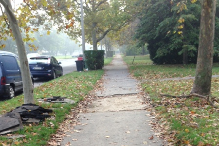 Folytatódik a járdák felújítása is