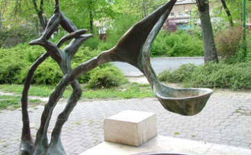 Holtest a szökőkútban