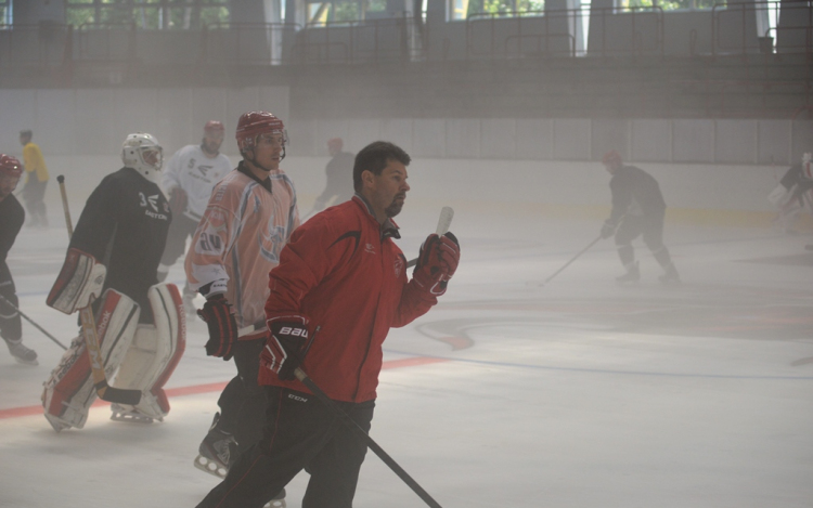 Szezon közben távozik a másodedző