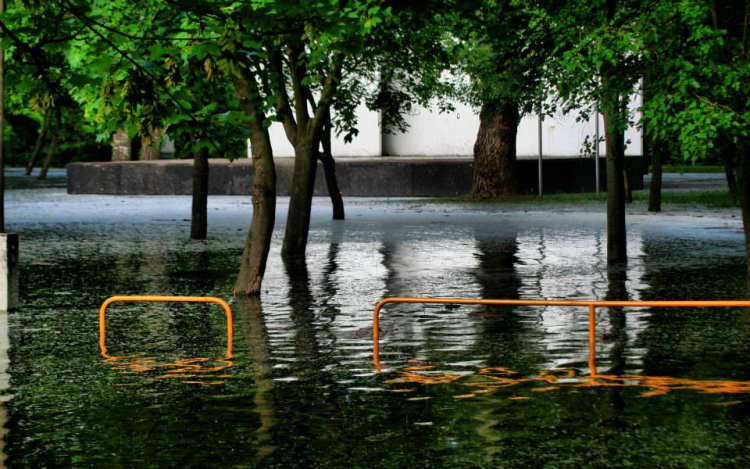 Itt az ár- a védekezés folytatódik