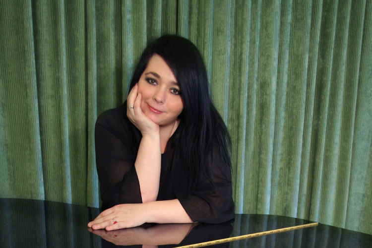 Egy énekesnő, aki tanítani is tud