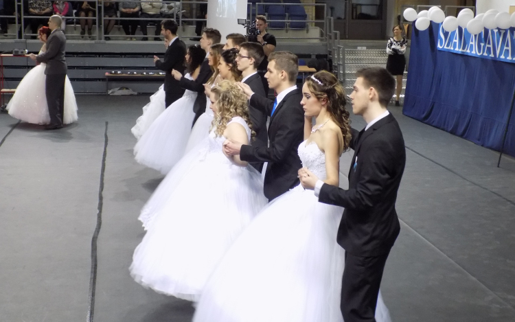 Bánkis szalagavató