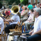 Mazsorettek és fúvós zene