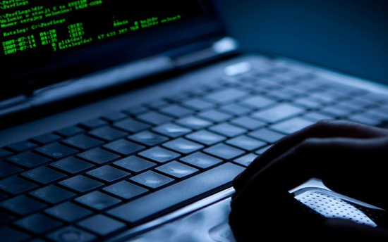 Külföldi munkát ígért, ezzel ötvenhat embert károsított meg.