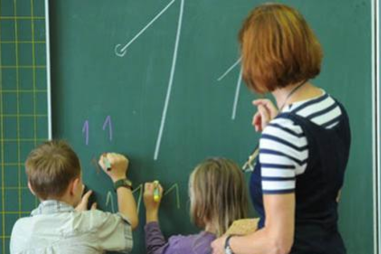 Emelkedik a pedagógusok bére