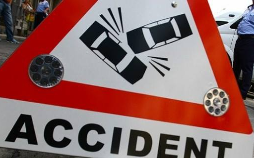 Gépjármű tűz és baleset az M6-os autópálya két oldalán