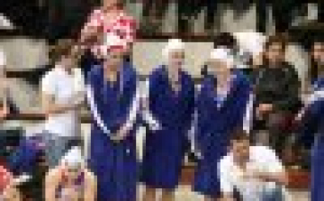 A vízilabdás lányainkat 