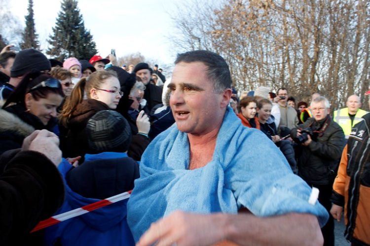 Schirilla jött és úszott