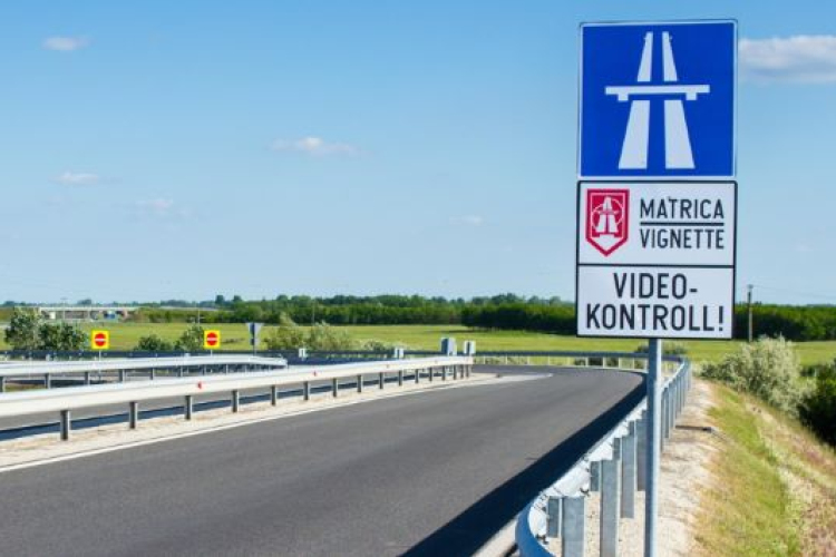 Lejárnak az éves autópálya - matricák