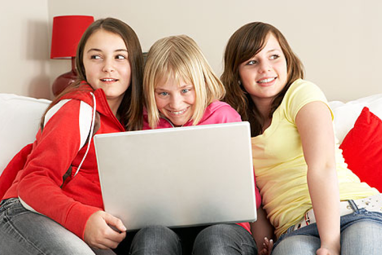 Könyvtárosaink segítenek letiltatni az ovasnivalókat!