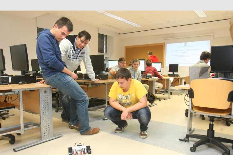 Ki a legügyesebb LEGO robotépítő?