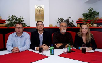 Bemutatkozó, még titkos jelölttel