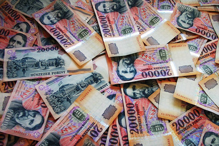 Banki elszámolás - 11 ezer megkeresés, 323 panasz