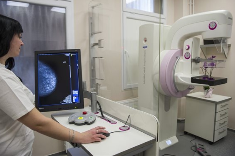 Átadták az ország első 3D-s mammográfiás készülékét Hódmezővásárhelyen
