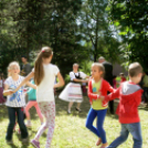 Nyári Topogás és Vásári Komédiák az MMK-ban Szivárványos az ég alja