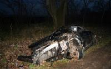 Súlyos sérültek Nagyvenyimnél