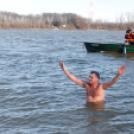 Schirilla jött és úszottKikötő