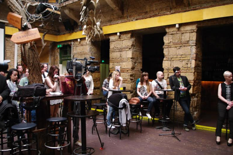 KETTŐS OFFSPRING KONCERTTEL ÉS DEDIKÁLT GITÁRSORSOLÁSSAL TAROL A PAFE!