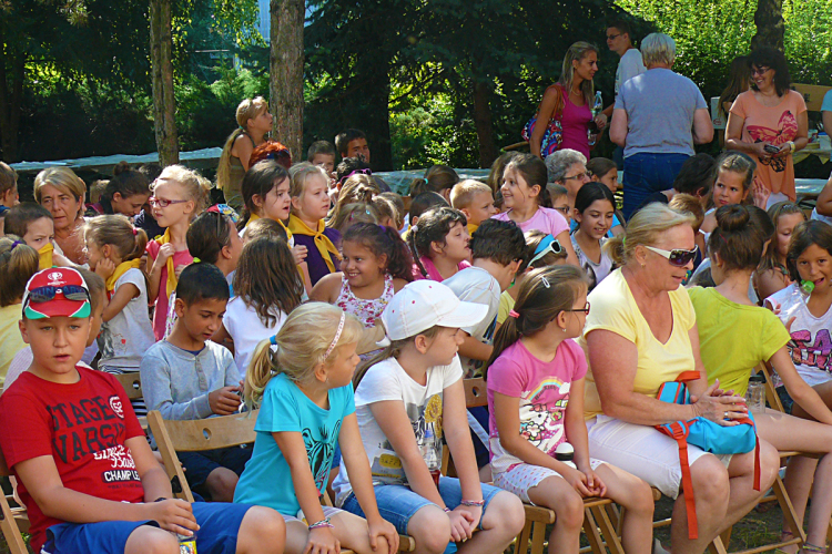 Hetet egy csapásra, színjáték gyerekeknek