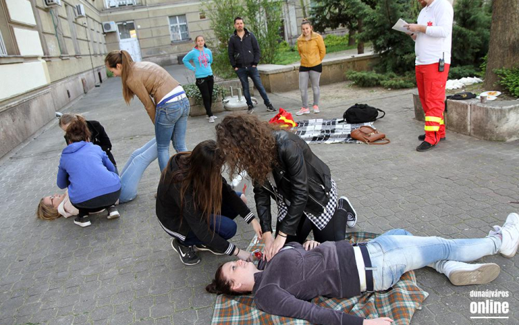 Versenyben segítettek