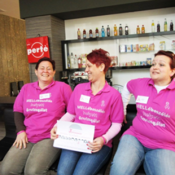 Séta a mellrák ellen nőnapon