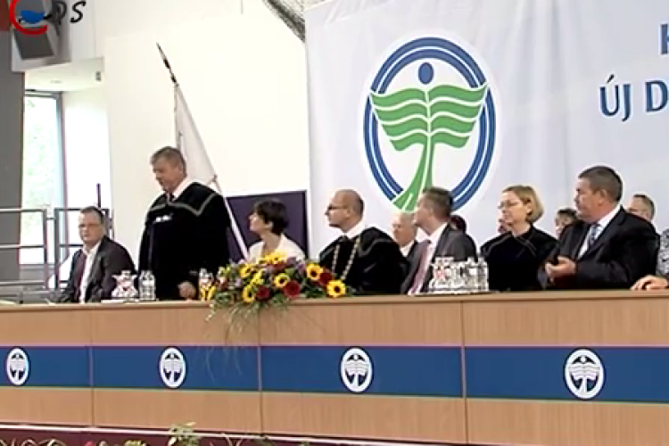 Kié lesz a 001-es diploma?