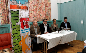 Martinásszal a világot jelentő gördeszkákon