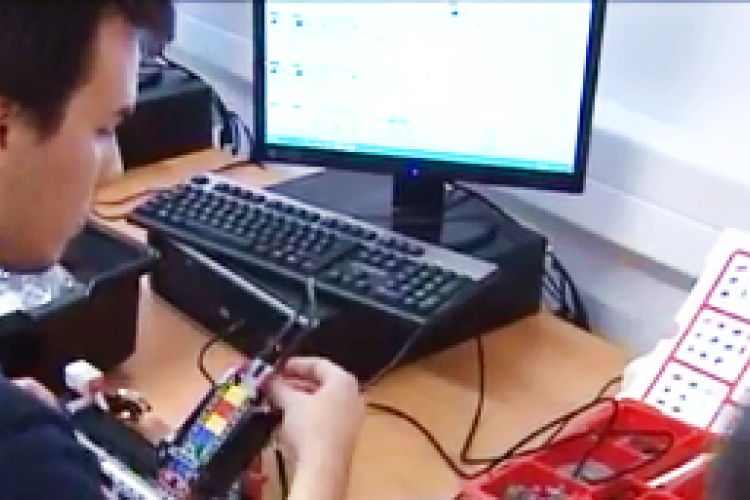 Robotokat építettek a Főiskolán - DSTV videóval