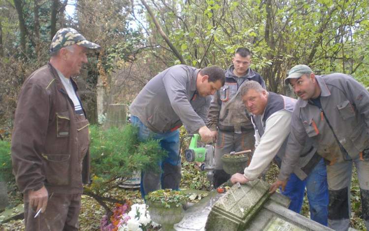 Köszönet  a kegyeletért