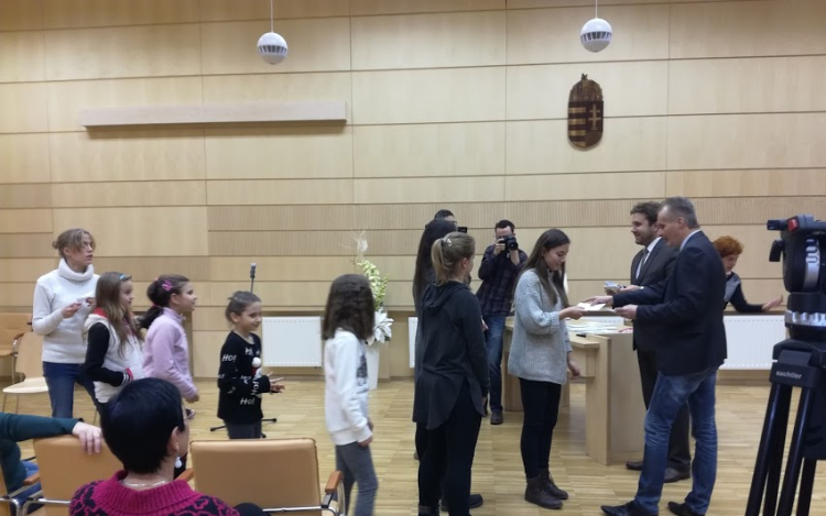 Sportolóknak és rászorulóknak gyűjtöttek