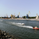 Motorcsónak két napon keresztül