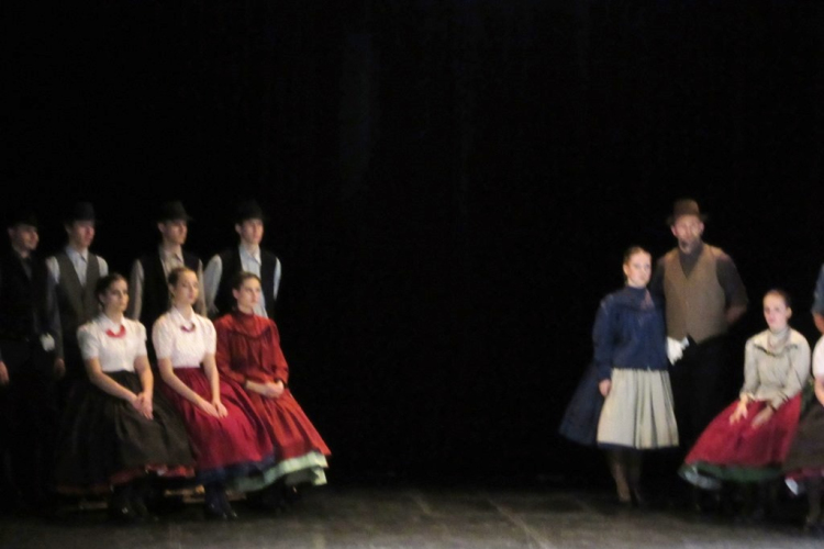 Vasas karácsony tapssal és támogatásokkal -képekkel