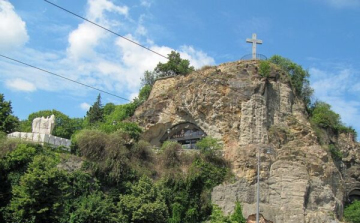 Lezuhant egy férfi a Gellért hegyről